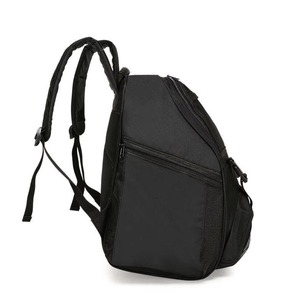 Sac de basketball unisexe personnalisé pour l'extérieur avec fermeture éclair antivol, matériau de haute qualité, fabriqué au Pakistan, en vente - Product Image 6