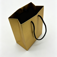 Sacs en papier écologiques pour vêtements, cadeaux et shopping, avec logo personnalisé et poignée en corde, fabriqués en Chine