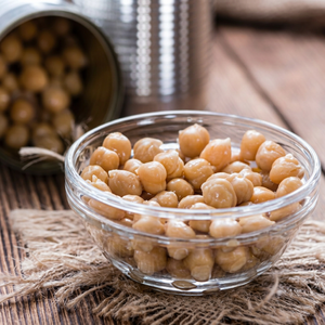 Garbanzos Enlatados Pelados en Salmuera, Granos Enteros Salados a Temperatura Ambiente, 1 kg, Lata de Fácil Apertura para Bases de Curry y Kits de Comida - Product Image 1