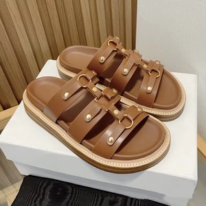 Zapatillas de lujo famosas de diseñador, <span class=keywords><strong>sandalias</strong></span> de <span class=keywords><strong>plataforma</strong></span> de cuero estilo remache romano, zapatillas deportivas informales de verano, zapatillas deslizantes para hombres y mujeres - Product Image 1