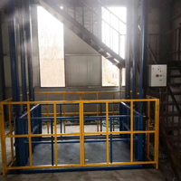 Monte-charge vertical hydraulique pour entrepôt industriel