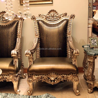 Canapé antique américain en bois sculpté, avec revêtement noir et détails en feuille d'argent, en cuir noir