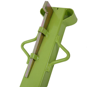 Serre-câble robuste en acier galvanisé pour poteaux de clôture électrique, idéal pour l'installation de clôtures agricoles et de treillis métalliques - Product Image 5