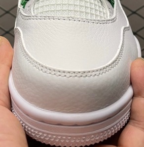 Zapatos de Baloncesto Retro de Diseño de Lujo 2026, de Primera Calidad, Inspirados en el Color Blanco y Verde, con Estampados de Animales en Cuero Genuino para Hombre - Product Image 1