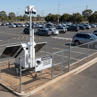 Remolque de Seguridad Solar Móvil Fuera de la Red con Monitoreo 24/7 para Estacionamientos y Sitios Remotos