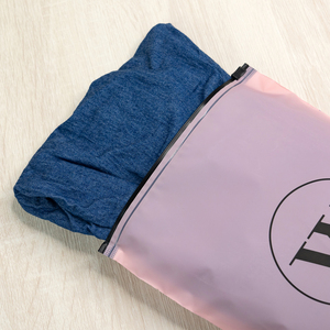 Sacs en plastique transparents roses avec fermeture éclair, personnalisables avec logo, pour vêtements (jeans, t-shirts), emballage de vêtements - Product Image 4