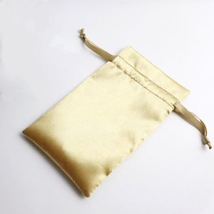 Sacs cadeaux en satin avec cordon de serrage pour cosmétiques et bijoux, personnalisables avec logo, pour perruques et extensions capillaires – Vente en gros - Product Image 5