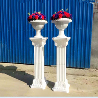 Colonnes et piliers d'inspiration grecque et romaine pour décorations extérieures de mariage, clôtures de jardin, centres de table de mariage, toiles de fond et photographie événementielle
