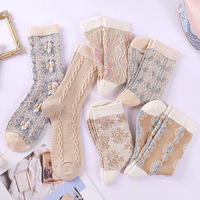 Mode Filles Chaussettes Avec Des Motifs De Fleurs 3D Printemps Été Femmes Chaussettes Étudiant Mid Tube Chaussettes