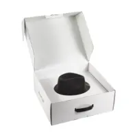 الورق المقوى الأبيض كاب فيدورا مربع مخصص قبعة صندوق شحن التعبئة والتغليف فيدورا قبعة مربع مع الشريط مقبض