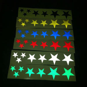 Calcomanías reflectantes de estrella y pentagrama en azul, rojo, blanco, verde, amarillo y negro para motocicleta, bicicleta, patineta y rueda. - Product Image 5
