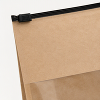 Sachet transparent personnalisé imprimé avec fermeture éclair, idéal pour le stockage de granulés, noix et aliments, avec soufflet de fond.