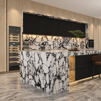 Ensemble d'armoires de cuisine sur mesure pour villa et penthouse, îlot en pierre frittée à grain de bois avec table à manger, quincaillerie antirouille