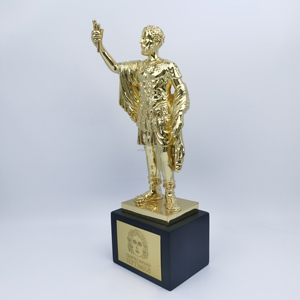 Commercio all'ingrosso della fabbrica Septimius oro lucido incisione figurina in metallo artigianato arte souvenir trofei per la coppa dell'Europa occidentale - Product Image 5
