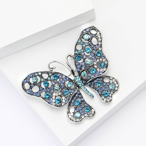Broche de Mariposa Hueca de Lujo con Cristales y Pedrería de Aleación de Diseñador - Product Image 6