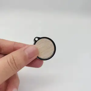 Personalizado NFC de madera Pet Tag Metal Token Llavero Bamboo Basswood NTAG 213 215 Chip QR Code Grabado e impresión láser