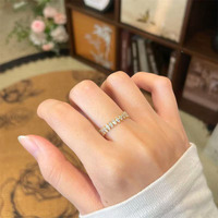 Anello Sbalorditivo e di Tendenza con Diamanti Coltivati in Laboratorio a Pavé Completo, Placcato in Oro Giallo 18K, Gioiello Raffinato da Donna per Fidanzamento, Matrimonio e Cerimonia Nuziale
