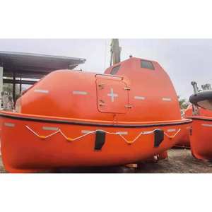 Bote Salvavidas Totalmente Cerrado Usado con Luces de Navegación Integradas y Reflectores de Alta Visibilidad Durante Rescates Nocturnos - Product Image 1