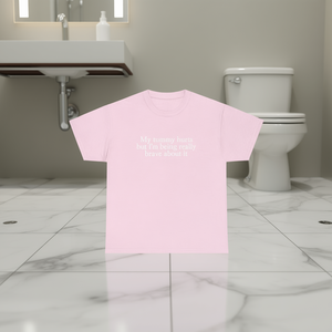 Maglietta 'Il mio stomaco fa male' per chi soffre di mal di pancia, divertente, meme, ironica, sarcastica, regalo scherzoso, maglietta scherzosa - Product Image 3