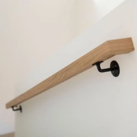 Rampe d'escalier en bois massif, couleurs personnalisées, options en bois de caoutchouc ou chêne rouge disponibles pour escaliers intérieurs