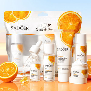 SADOER Kit de Voyage Éclaircissant <span class=keywords><strong>Visage</strong></span> à la <span class=keywords><strong>Vitamine</strong></span> <span class=keywords><strong>C</strong></span> – Crème, Tonique, Lotion, Sérum, Essence et Nettoyant Hydratant - Product Image 1