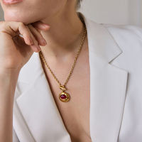 Collier pendentif en forme d'œuf plaqué or 18 carats avec fermoir OT en résine rouge, bijoux élégants pour femmes en acier inoxydable anti-ternissement, cadeau pour femme