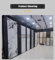 Présentoir moderne en acier de haute qualité pleine hauteur YEK pour carreaux de sol, avec plateaux coulissants horizontaux pour dalles de céramique en showroom