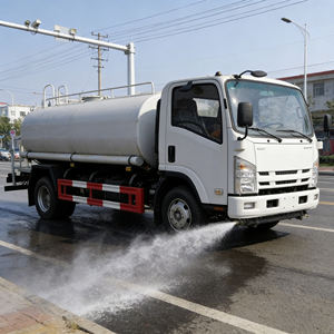 Camion arroseur de marque japonaise, empattement 3815 mm, capacité 8 m³, 4x2, capacité de 6000 L, camionnette de nettoyage routier - Product Image 1