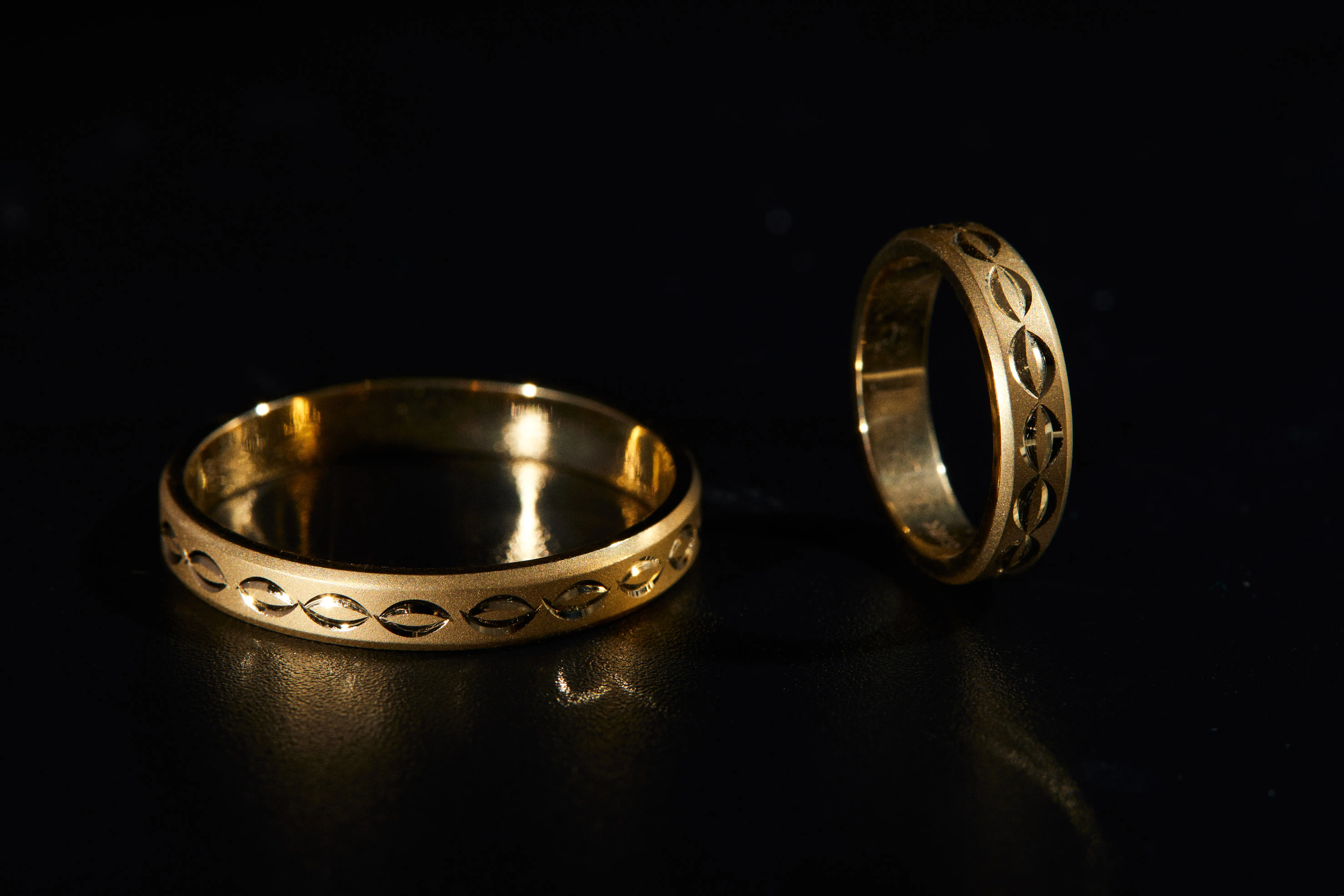 2024 Bestes Hochzeitsring Gold 10k 14k 18k Massivgold geschnitzter Ring Hochzeitsring für Herren und Damen Schmuck anpassung