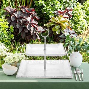 Support de service carré en verre à deux niveaux de 11 pouces avec support en métal, style classique pour l'affichage de plats, de desserts, d'apéritifs et de fêtes - Product Image 3