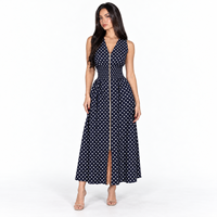 Robe mi-longue fluide à pois smockée en polyester lavable à col en V sans manches pour femme, idéale pour les cocktails – Bleu marine