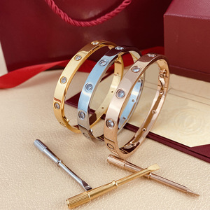 Bán buôn thiết kế sang trọng thương hiệu trang sức thép không gỉ <span class=keywords><strong>Bangles</strong></span> cho phụ nữ người đàn ông vài vít tình yêu <span class=keywords><strong>Bangles</strong></span> Vòng đeo tay - Product Image 6