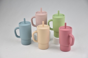 Taza de viaje minimalista de acero inoxidable azul claro con tapa y pajita de silicona de grado alimenticio para adultos, para camping y uso al aire libre, libre de BPA. - Product Image 6