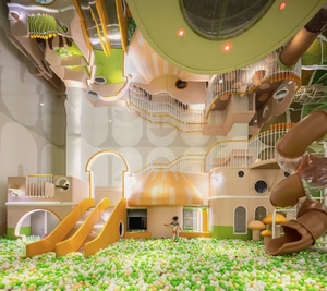 Équipement de jeux d'intérieur et d'extérieur commercial pour enfants, tout-petits et bébés avec piscine à balles, labyrinthe et jeux de rôle - Product Image 3
