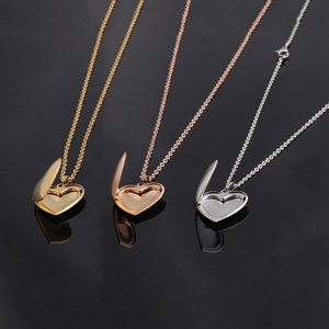 Collar de Alta Gama Resistente al Agua, Collar de Diseño Largo de Acero Inoxidable con Baño de Oro de 18k, Nuevo Collar con Foto para Hombre y Mujer - Product Image 1
