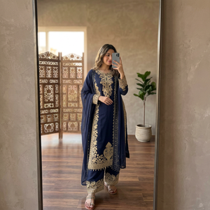 Ensemble Salwar Antra Lifestyle bleu marine de luxe, Kurti droit brodé de Zari doré, pantalon Palazzo large et Dupatta, style indien - Product Image 1