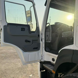Camión Cisterna Pesado Sinotruk HOWO 6X4 de Alta Seguridad, 10 Neumáticos, Color Blanco, 371HP, con Precio Bajo - Product Image 5