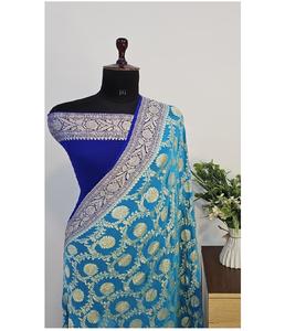 Sari de Georgette Banarasi Khaddi Puro, Suave y Elegante, Semielaborado a Mano, con Detalles Ricos en Zari, Tela Fina, Flujo Lujoso, para Fiestas y Eventos Tradicionales - Product Image 4