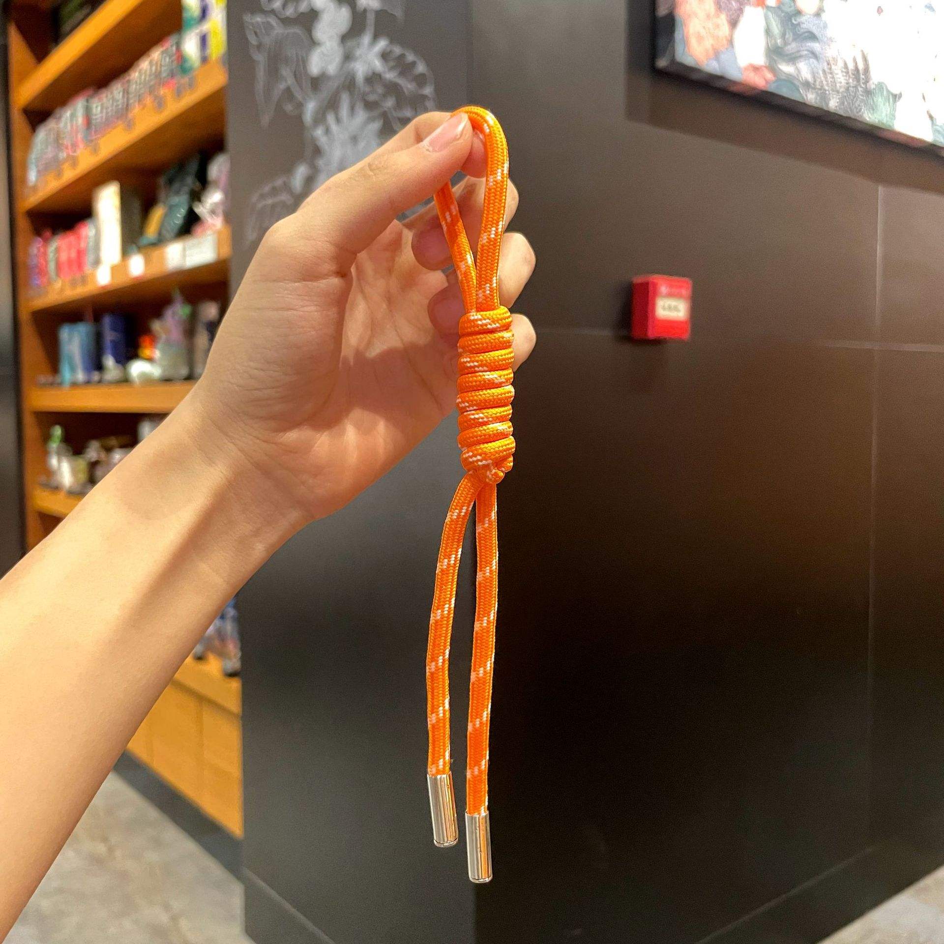 เชือกผูกมัดหัวโลหะ Miu สีส้ม