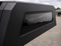 Hardtop personnalisé en acier pour Ute double cabine avec fenêtres coulissantes, plateforme de toit et barre de remorquage compatibles, étanche