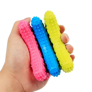 Jouets écologiques pour chiens : Jouet sonore à mâcher en caoutchouc en forme d'empreintes de pattes pour la dentition des chiots, l'entraînement et le nettoyage des dents - Product Image 3