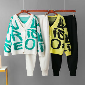 Conjunto de Tres Piezas de Punto Deportivo Informal de Moda Primavera para Mujer, con Leggings con Estampado de Personajes y Pantalones Tipo Chaleco - Product Image 4