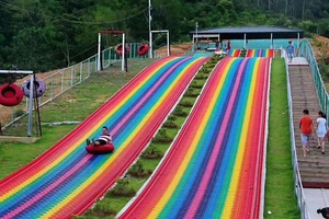 Toboggan <span class=keywords><strong>arc</strong></span>-<span class=keywords><strong>en</strong></span>-<span class=keywords><strong>ciel</strong></span> long et excitant pour parc d'attractions extérieur, aire de jeux et fête foraine - Product Image 2