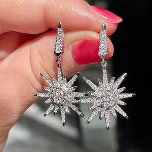 Boucles d'oreilles de luxe en or blanc et diamants pour femmes, bijoux de fête, diamant naturel rond taille brillant, bijoux fins en argent - Product Image 3