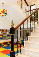 Style de luxe meilleur prix facile bricolage Installation noir aluminium balustrade mains courantes métal rampe broches pour balcon escalier