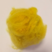 Fibre de polyester recyclée colorée pour tissus non tissés et feutres aiguilletés