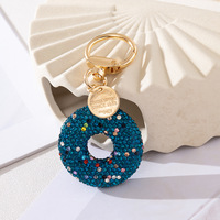 Llavero de coche de metal con diamantes de imitación de arcilla y diamantes de imitación redondos tipo donut, colgante para coche
