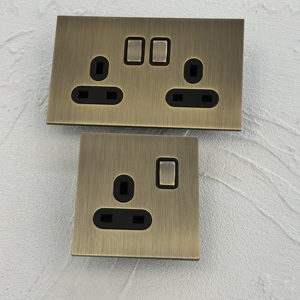Interruttore a Levetta da Parete 86, Stile Retrò di Lusso in Acciaio Inox, Presa Universale Doppia 13A Standard UK con USB-<span class=keywords><strong>C</strong></span>, Verde Bronzo, 250V - Product Image 2