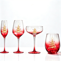 Ensemble de verrerie de Noël à dégradé rouge, ensemble de 4 verres à vin en forme de sapin de Noël, flûtes à champagne en forme de sapin avec paillettes dorées, verres à coupe pour les fêtes