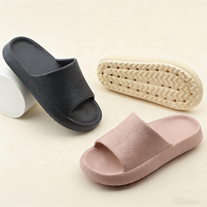 OLICOM Fabrication en gros, commande personnalisée, pantoufles avec logo pour femmes et hommes, tongs de maison, sandales de douche, tongs à semelle épaisse et rembourrée - Product Image 1